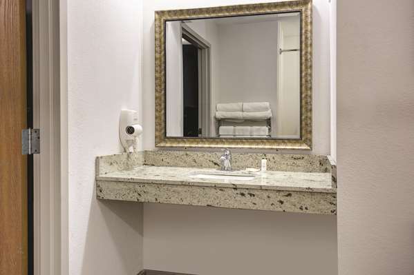  - La Quinta Inn & Suites North Jackson - I-55, Exits 102 & 102B