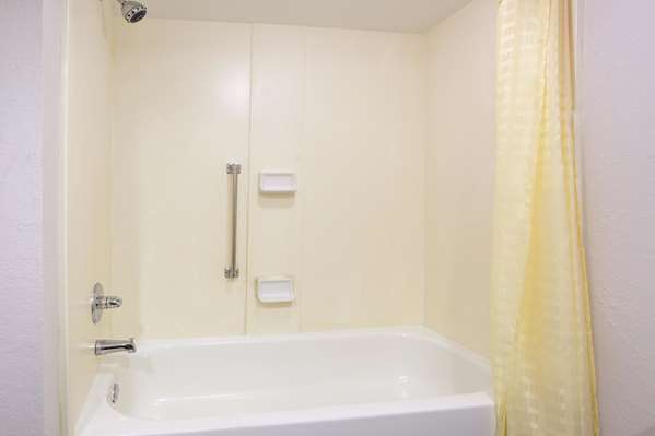  - La Quinta Inn & Suites North Jackson - I-55, Exits 102 & 102B