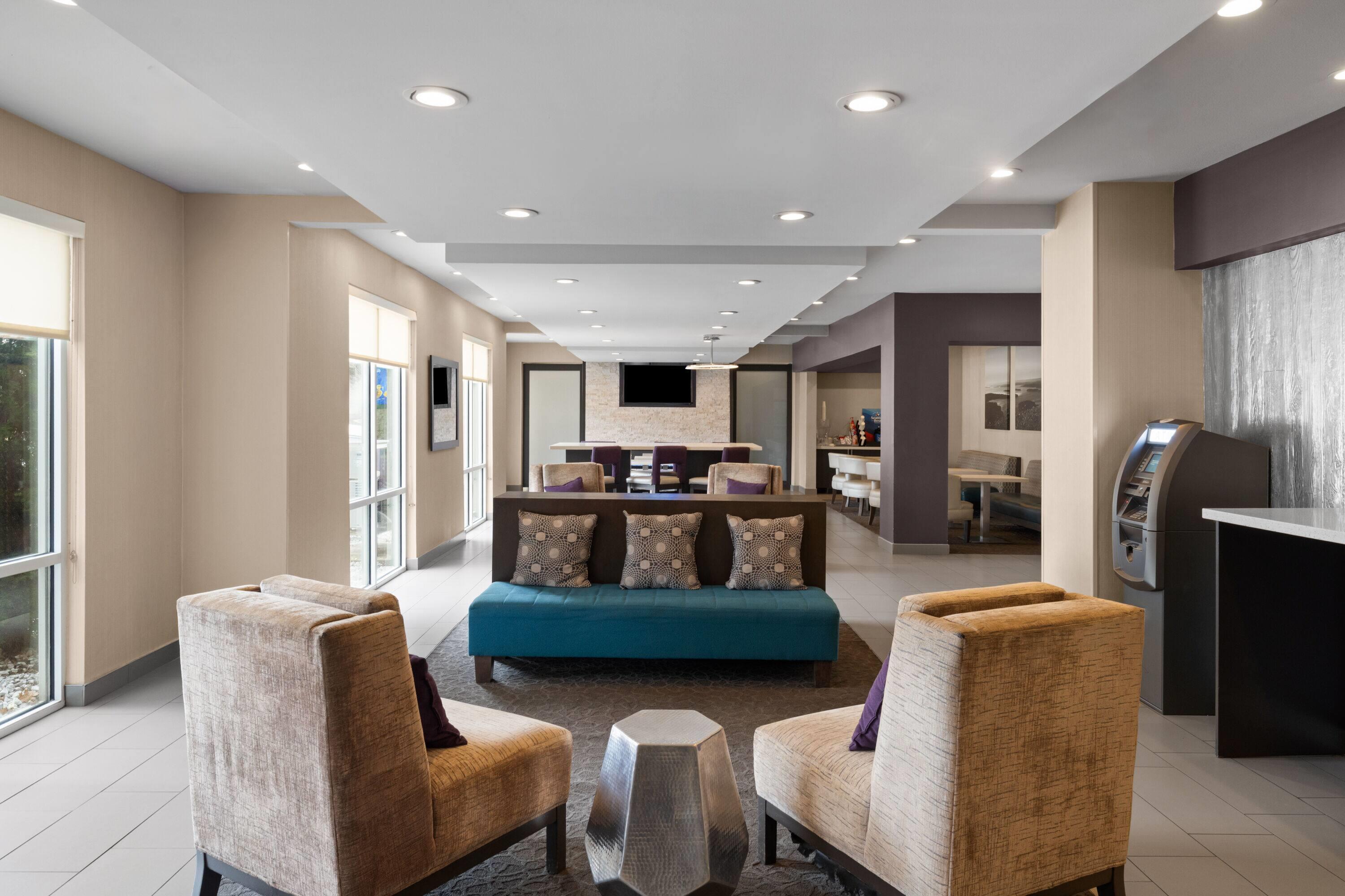 Lobby | La Quinta by Wyndham Fayetteville