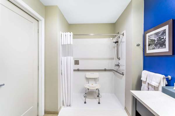  - La Quinta Inn & Suites Sienna Tower Odessa North