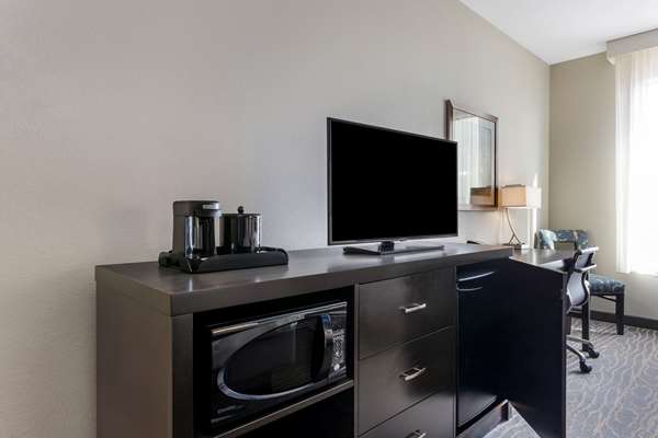  - La Quinta Inn & Suites Sienna Tower Odessa North