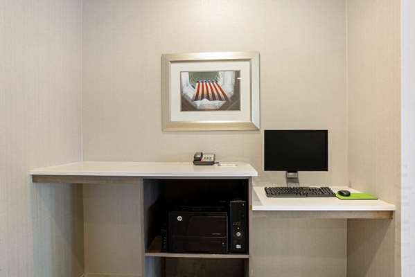 Conference Area - La Quinta Inn & Suites Historic Area Williamsburg