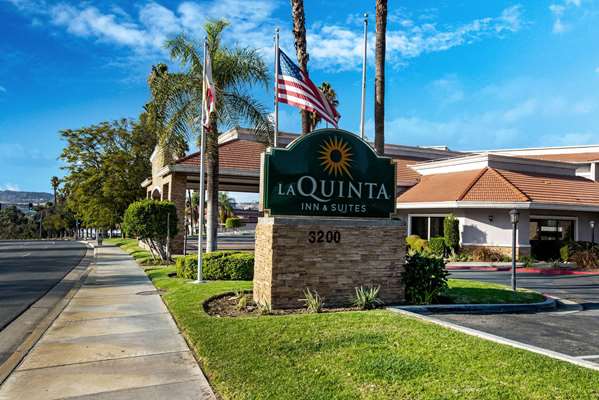 Exterior view - La Quinta Inn & Suites Pomona