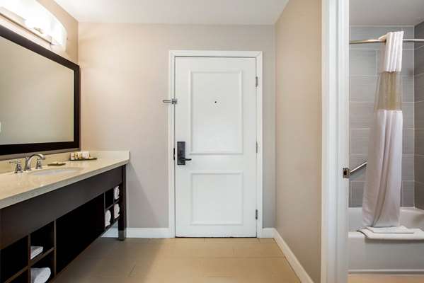  - La Quinta Inn & Suites Pomona