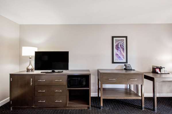  - La Quinta Inn & Suites Pomona