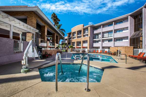 Pool - La Quinta Inn & Suites Pomona