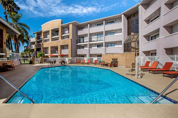 Pool - La Quinta Inn & Suites Pomona