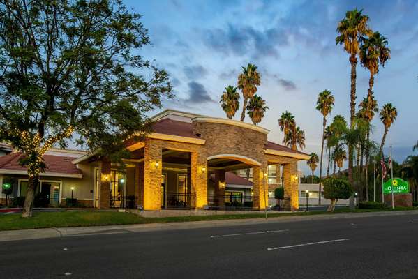 Exterior view - La Quinta Inn & Suites Pomona
