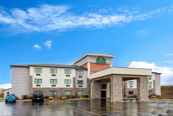 Exterior view - La Quinta Inn & Suites Batavia - I-90, Exit 48