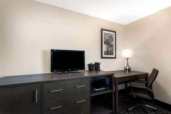  - La Quinta Inn & Suites Batavia - I-90, Exit 48