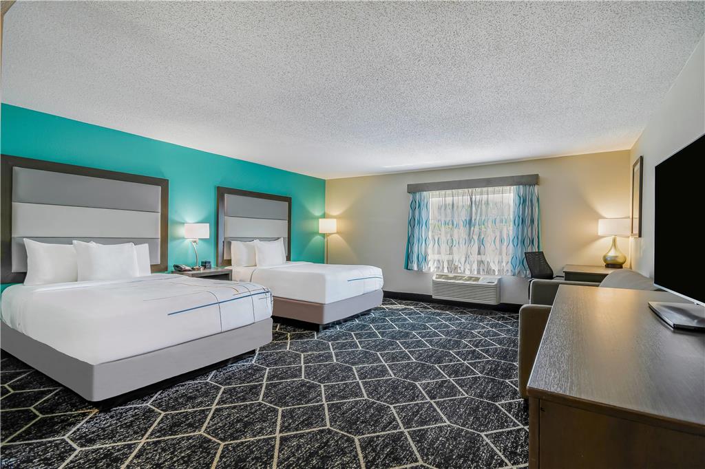 LA QUINTA INN STE BATAVIA-guestroom-Guest Room,Suite,On-Site.jpg