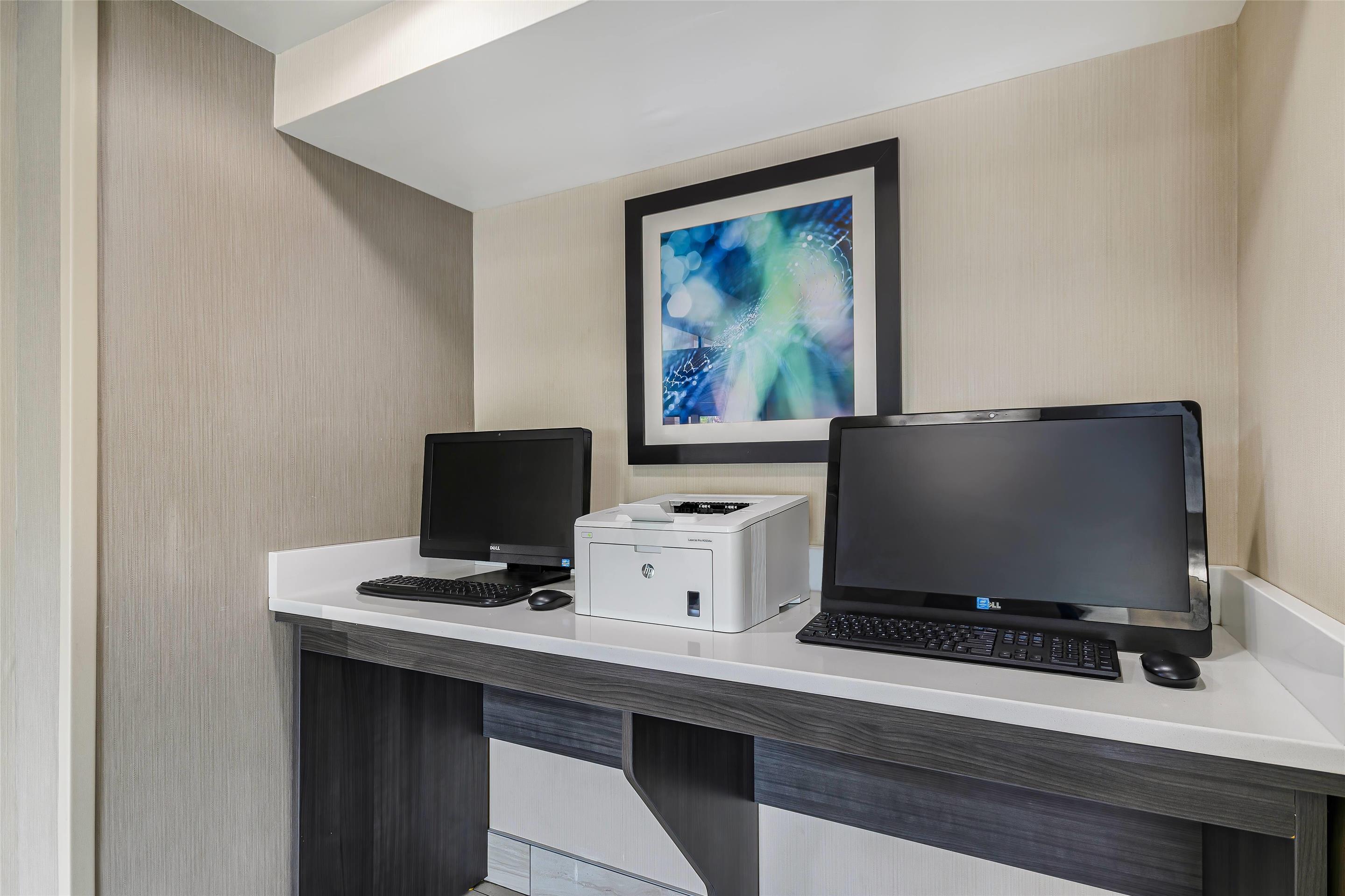 Business Center | La Quinta Inn & Suites by Wyndham Batavia