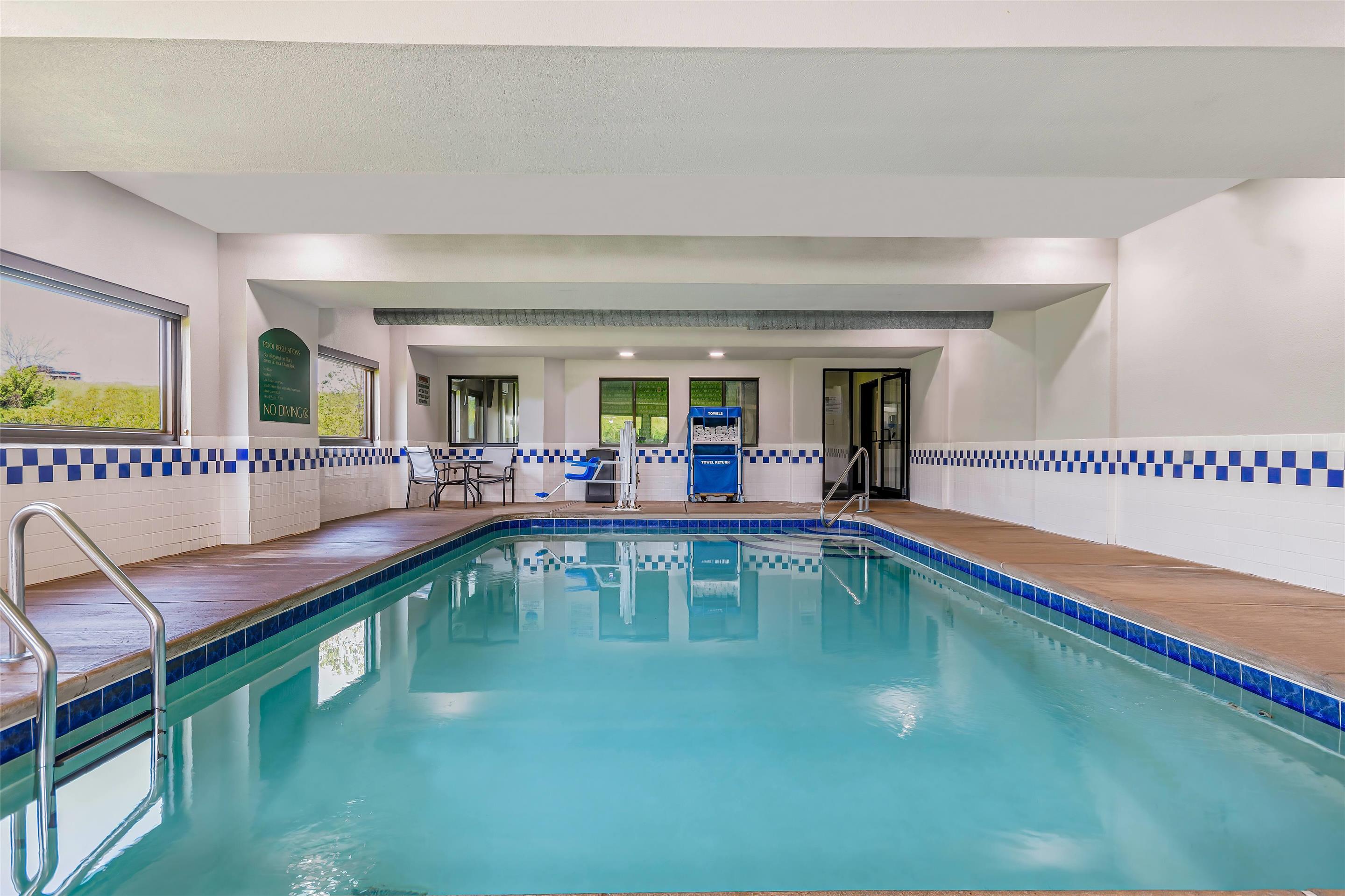 Pool - indoor | La Quinta Inn & Suites by Wyndham Batavia