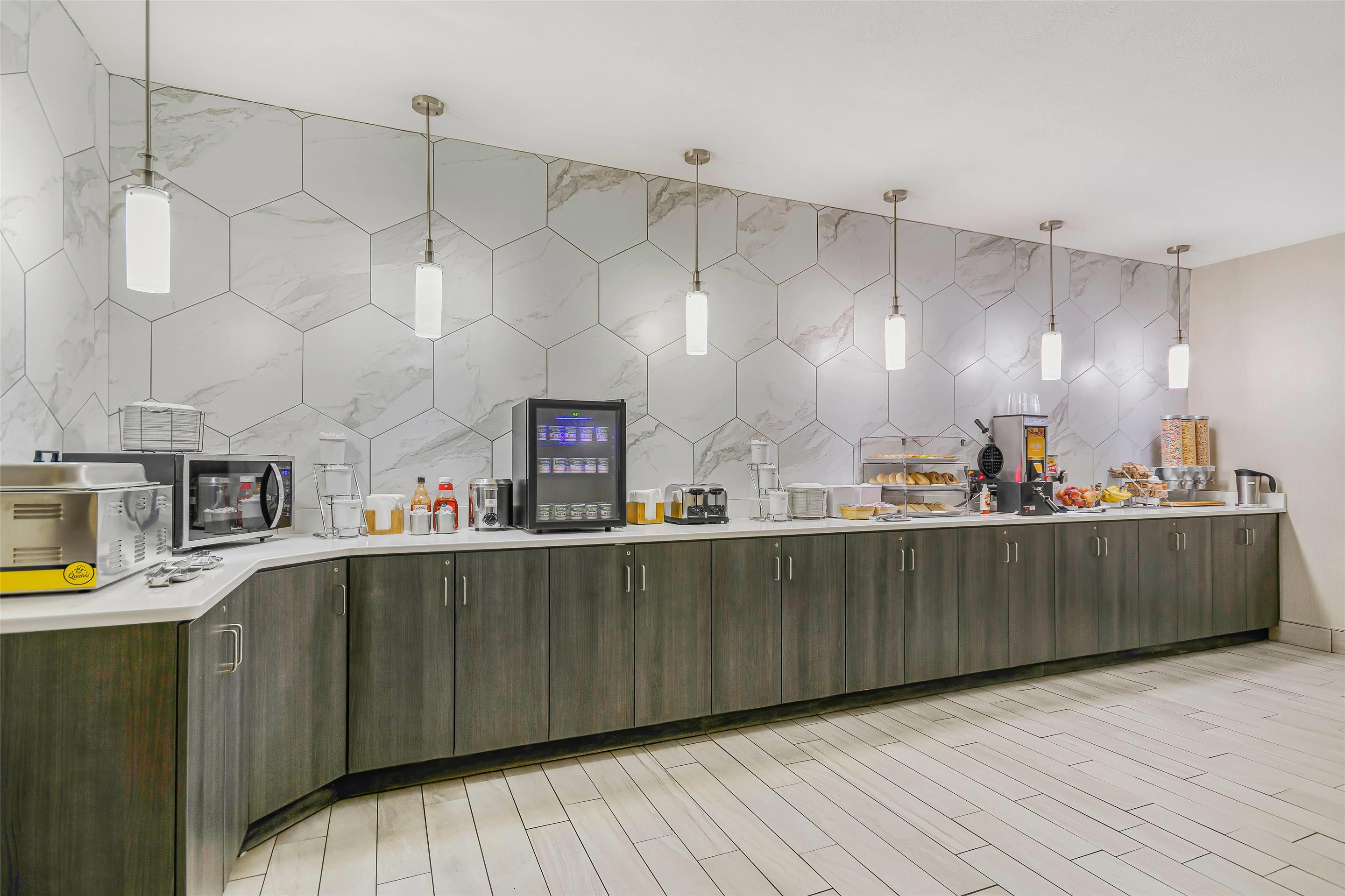 Breakfast Area | La Quinta Inn & Suites by Wyndham Batavia