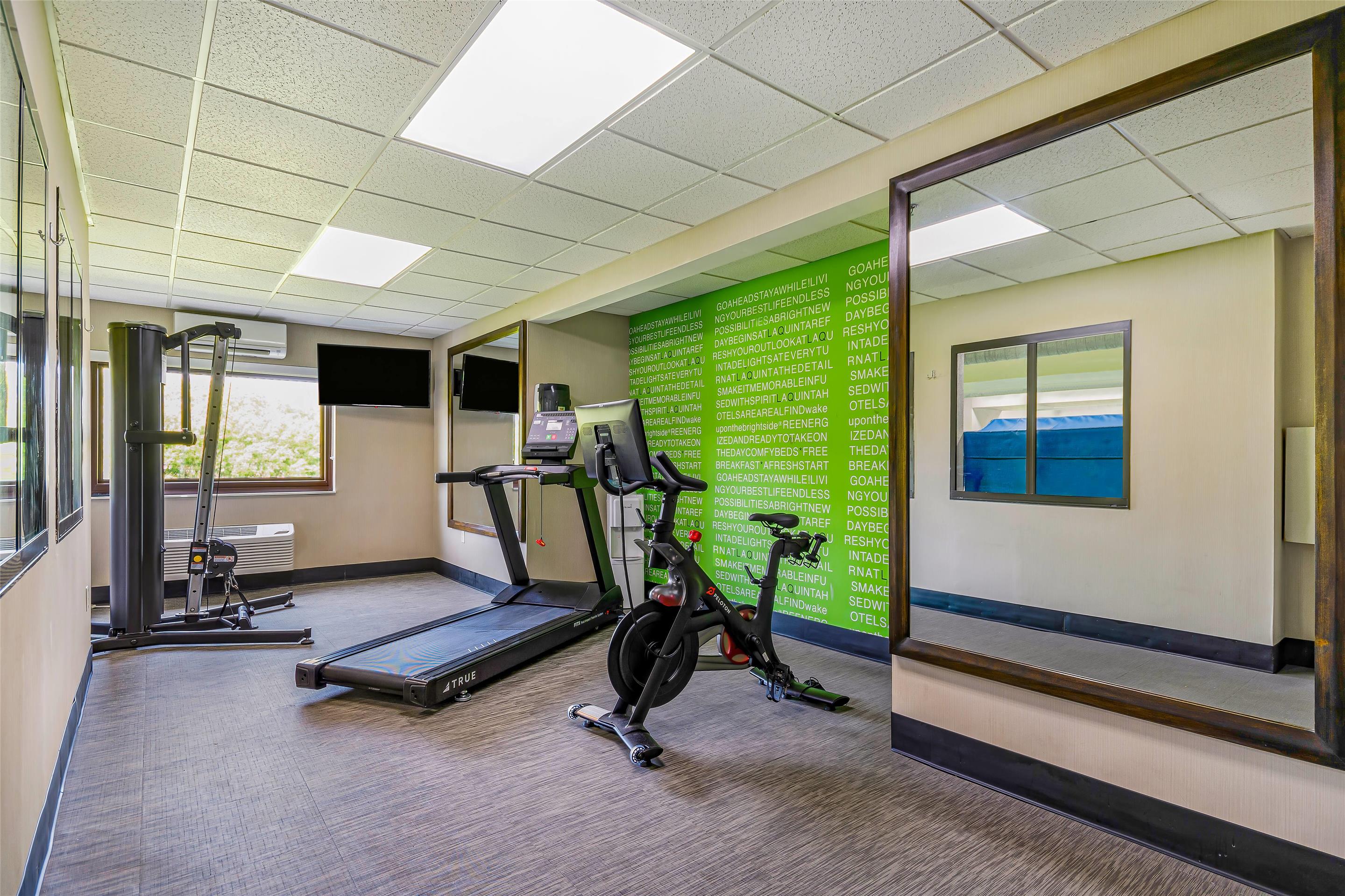 Health club fitness center gym | La Quinta Inn & Suites by Wyndham Batavia