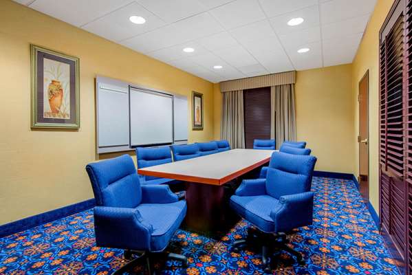  - La Quinta Inn & Suites Mt Laurel - NJ Turnpike, Exit 4