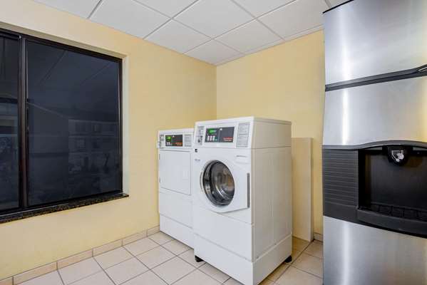 Amenities - La Quinta Inn & Suites Mt Laurel - NJ Turnpike, Exit 4
