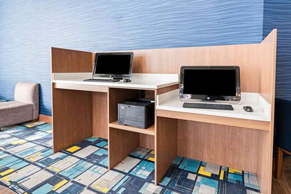 Conference Area - La Quinta Inn & Suites Logan