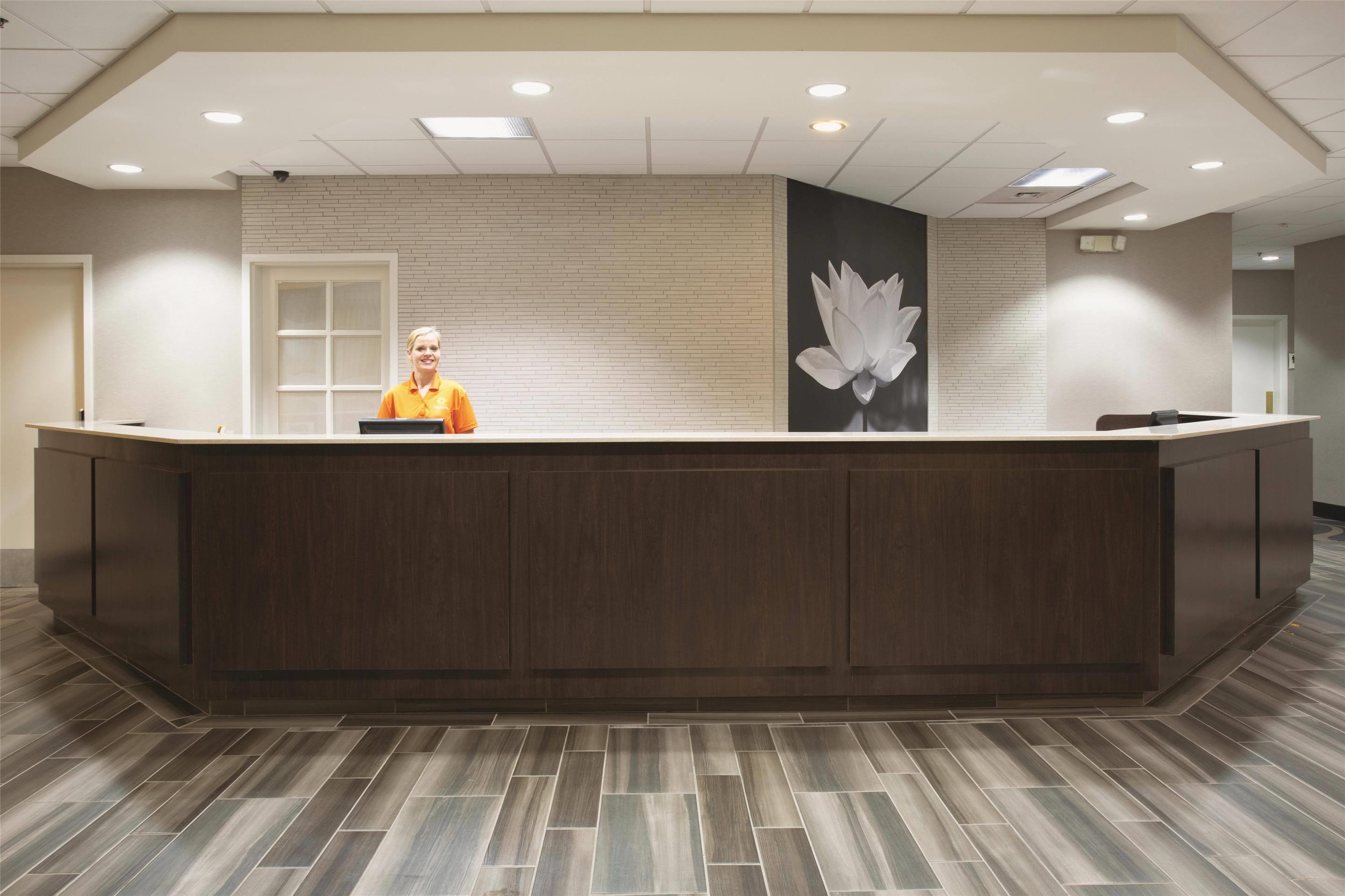 Lobby | La Quinta by Wyndham Denver Englewood Tech Center