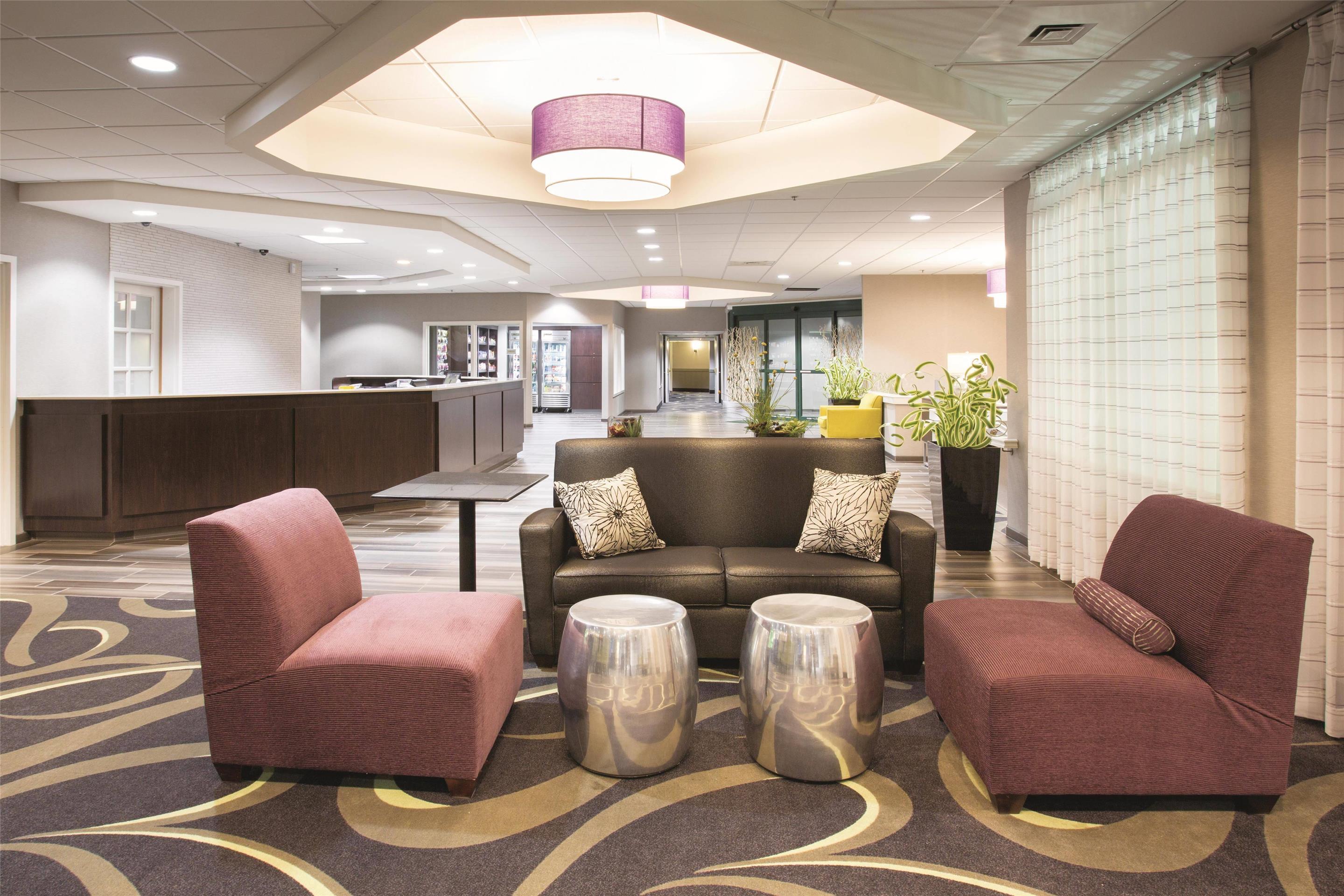 Lobby | La Quinta by Wyndham Denver Englewood Tech Center