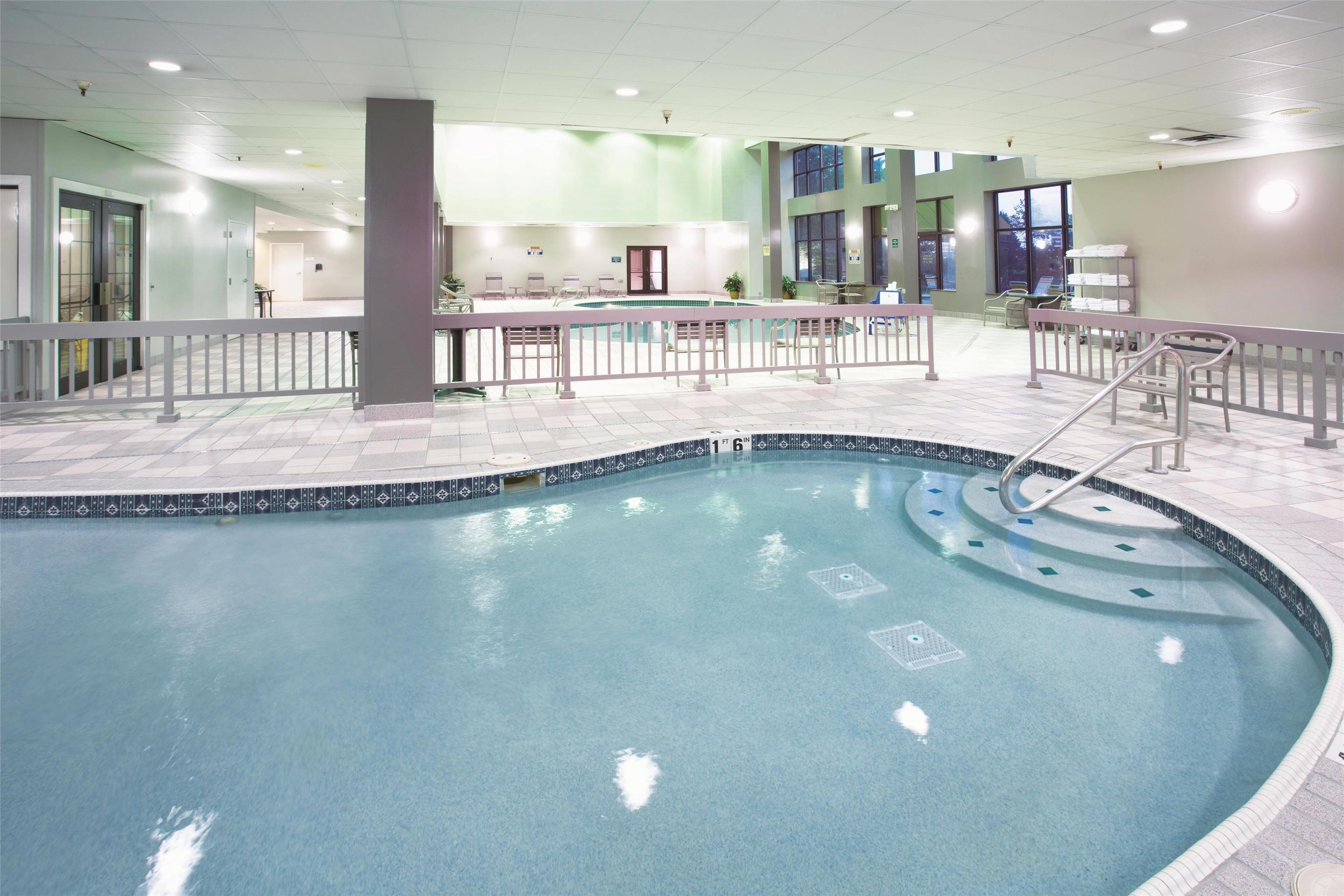 Pool | La Quinta by Wyndham Denver Englewood Tech Center