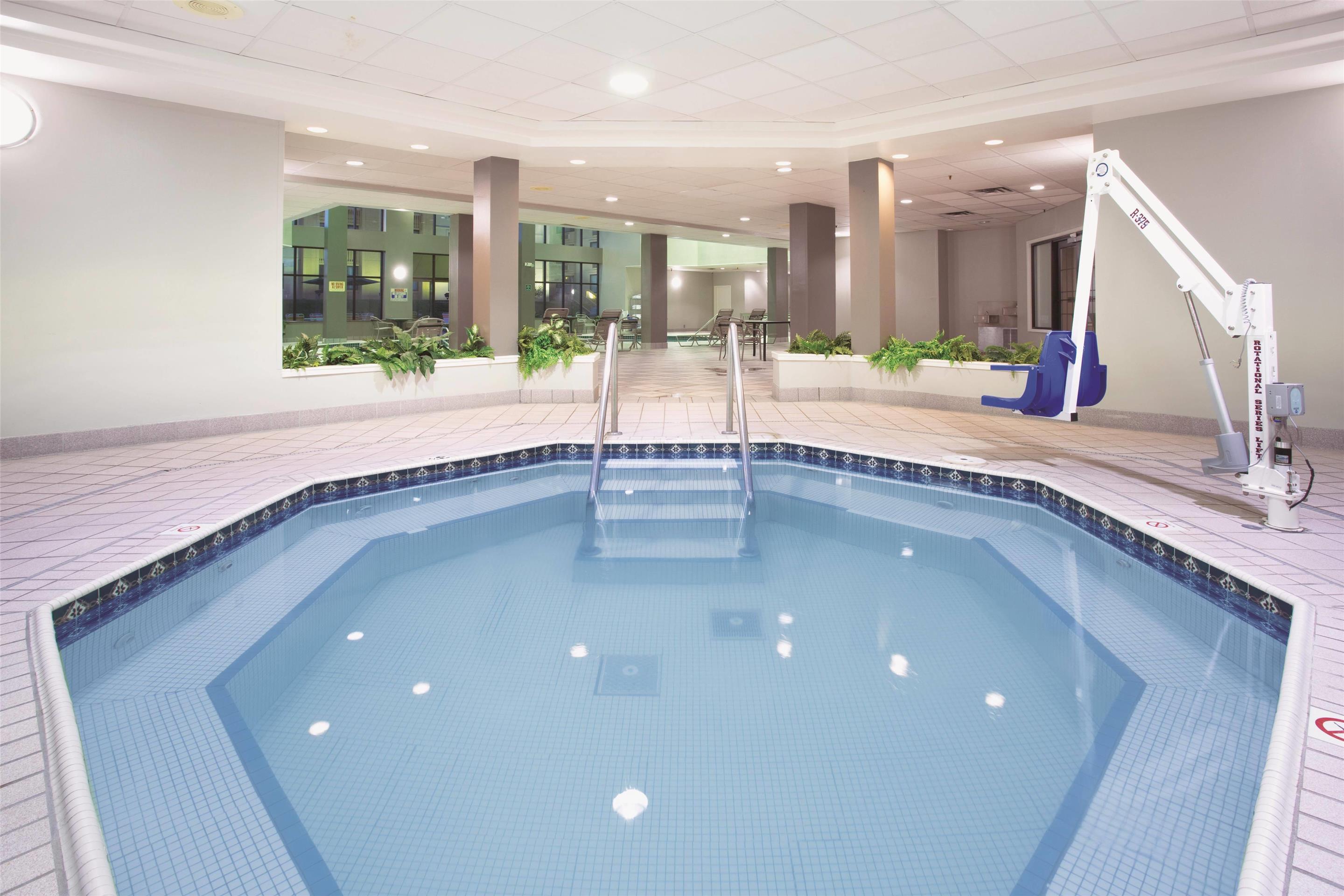 Pool | La Quinta by Wyndham Denver Englewood Tech Center