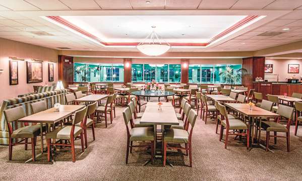  - La Quinta Inn & Suites Bannockburn - I-94, Exit 21