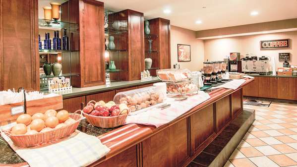  - La Quinta Inn & Suites Bannockburn - I-94, Exit 21