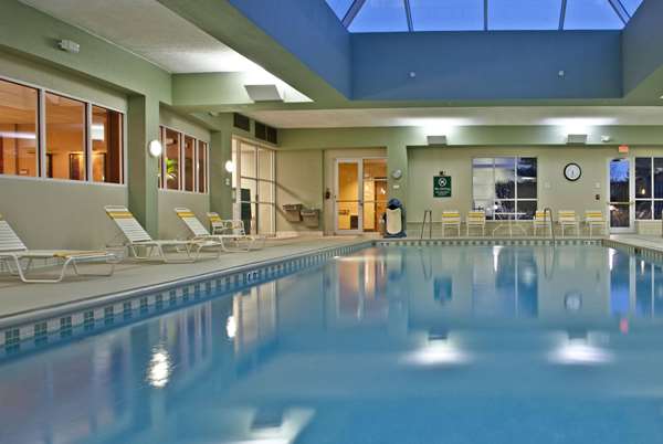 Pool - La Quinta Inn & Suites Bannockburn - I-94, Exit 21