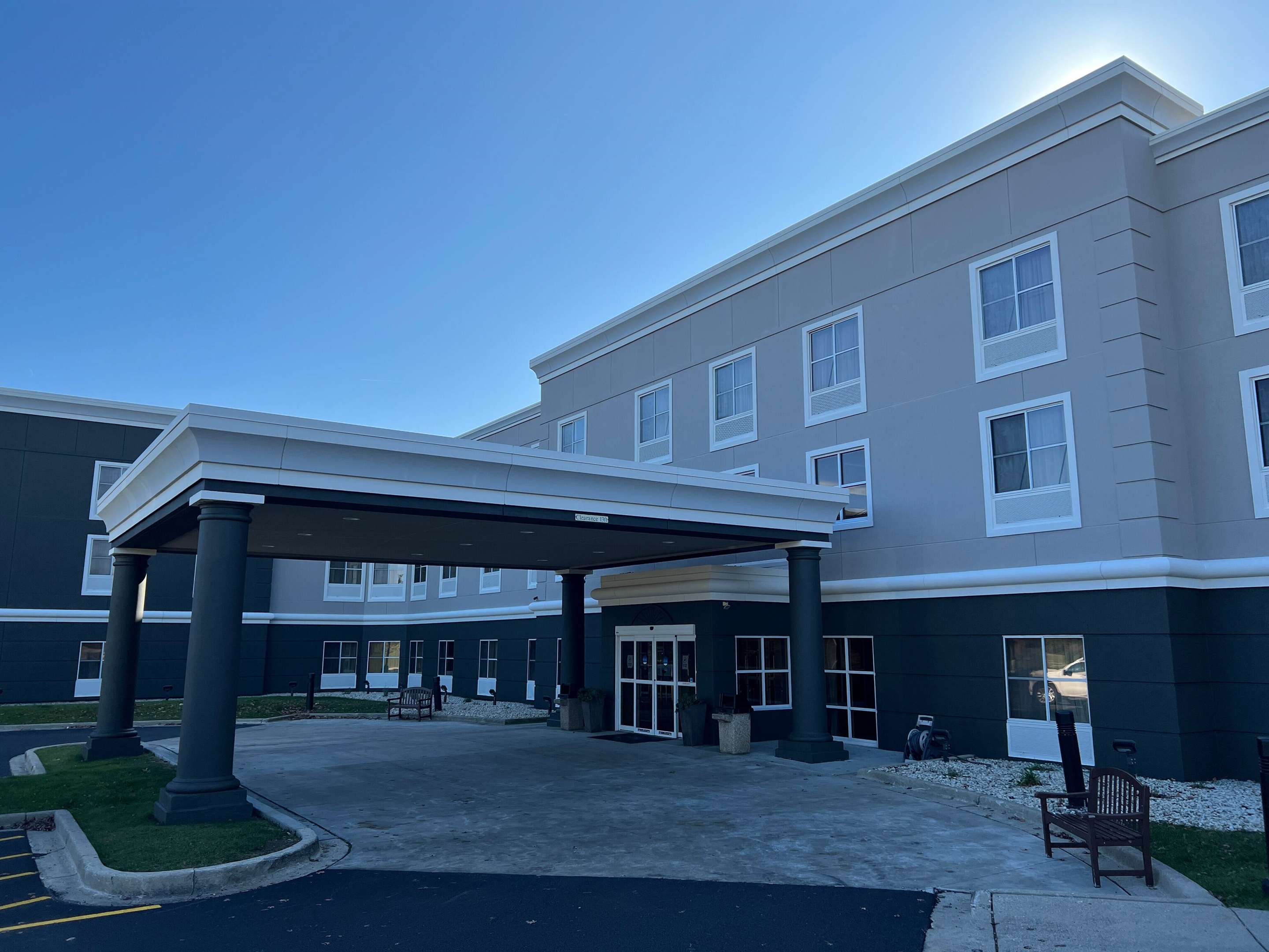 Exterior | La Quinta Inn & Suites by Wyndham Bannockburn-Deerfield