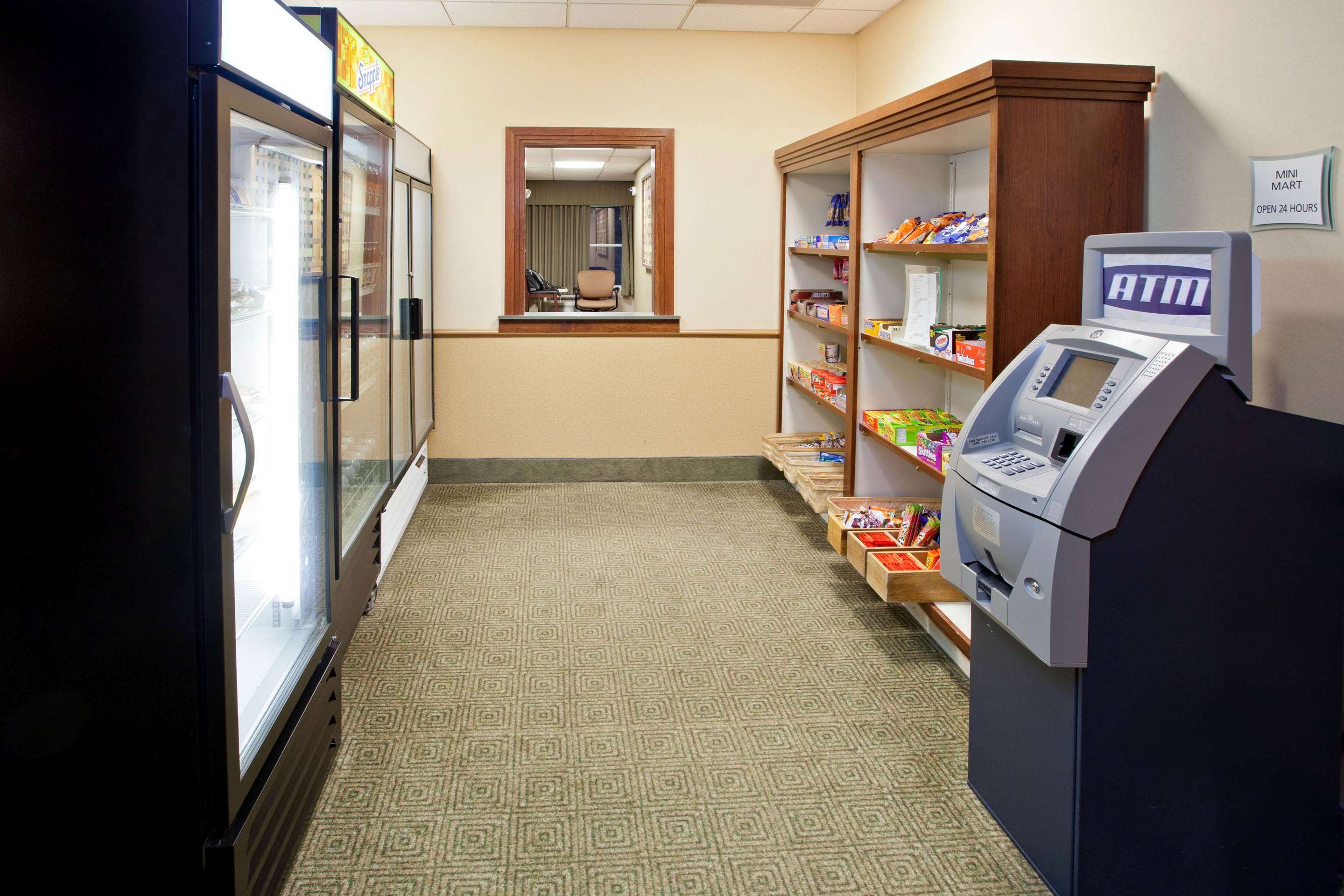 Guest room amenity | La Quinta Inn & Suites by Wyndham Bannockburn-Deerfield