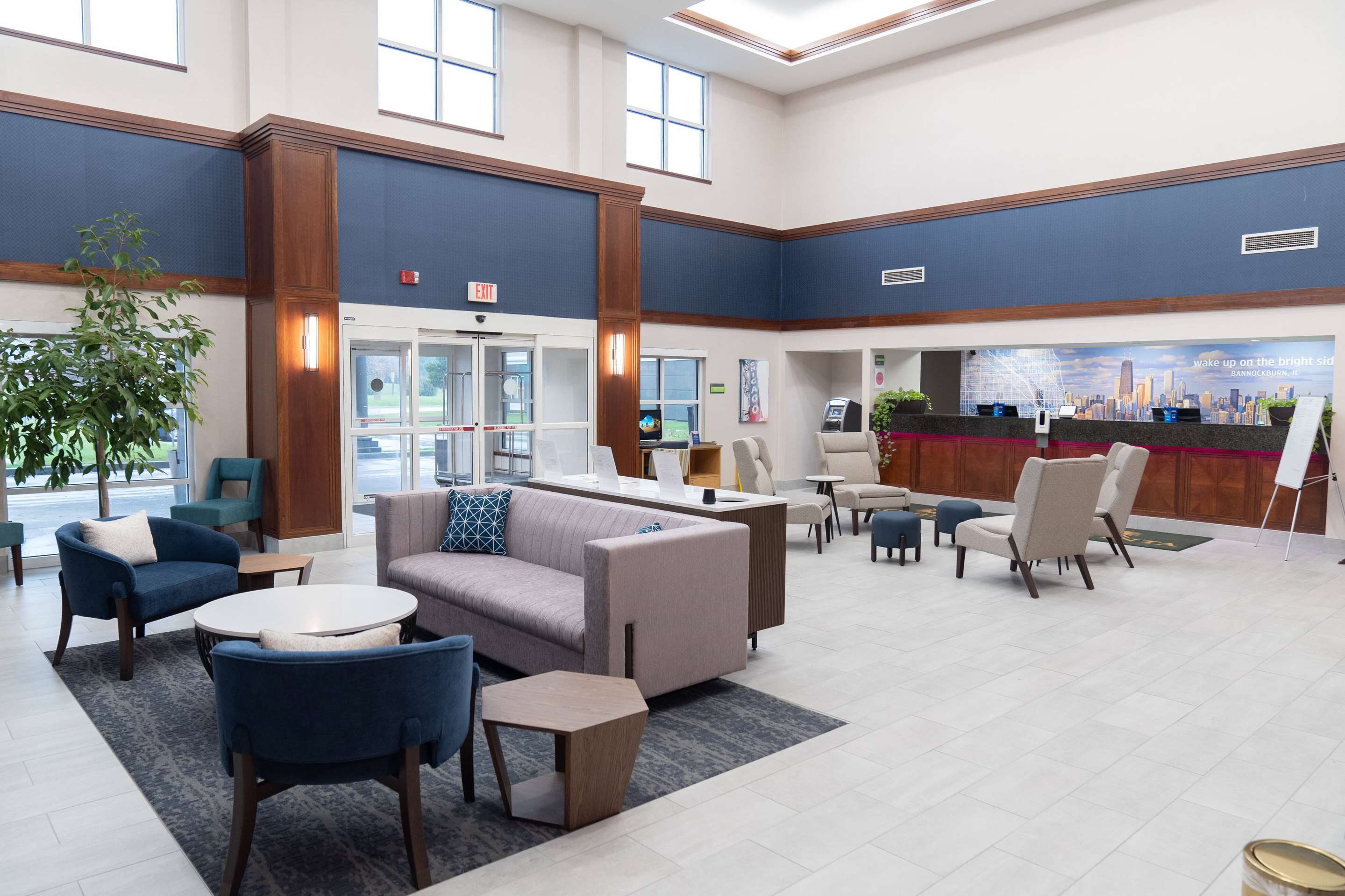Lobby | La Quinta Inn & Suites by Wyndham Bannockburn-Deerfield