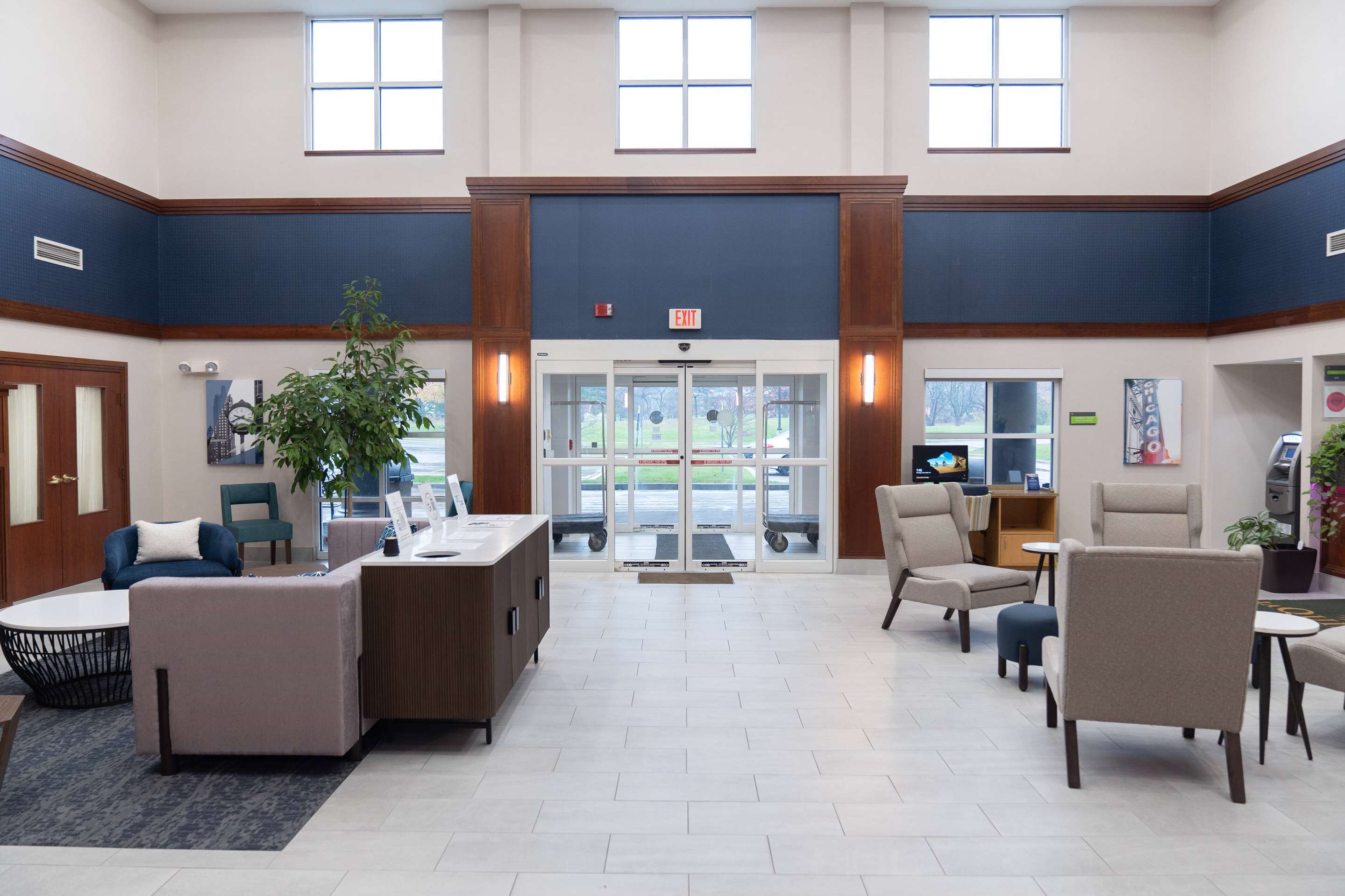 Lobby | La Quinta Inn & Suites by Wyndham Bannockburn-Deerfield