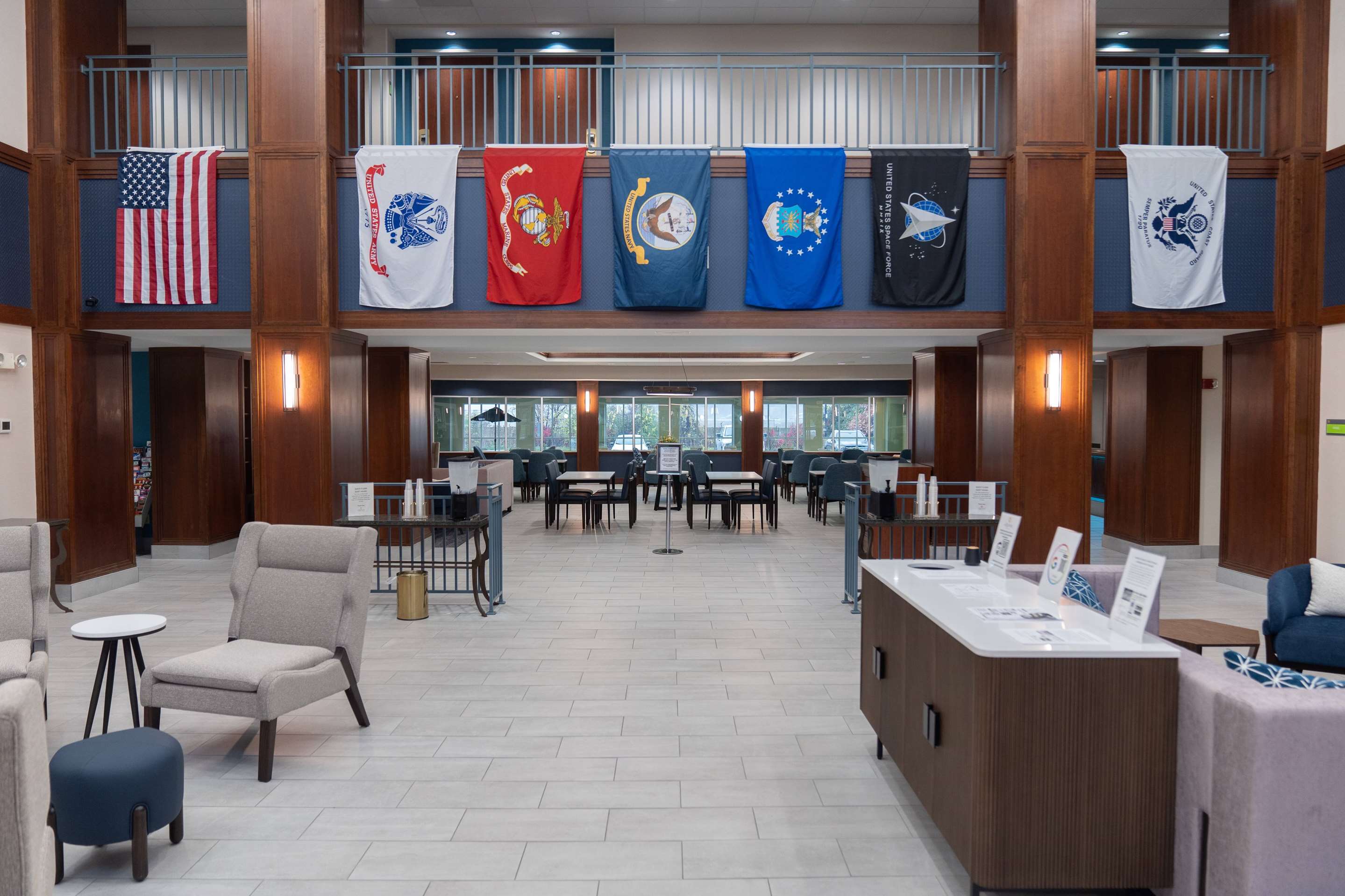 Lobby | La Quinta Inn & Suites by Wyndham Bannockburn-Deerfield