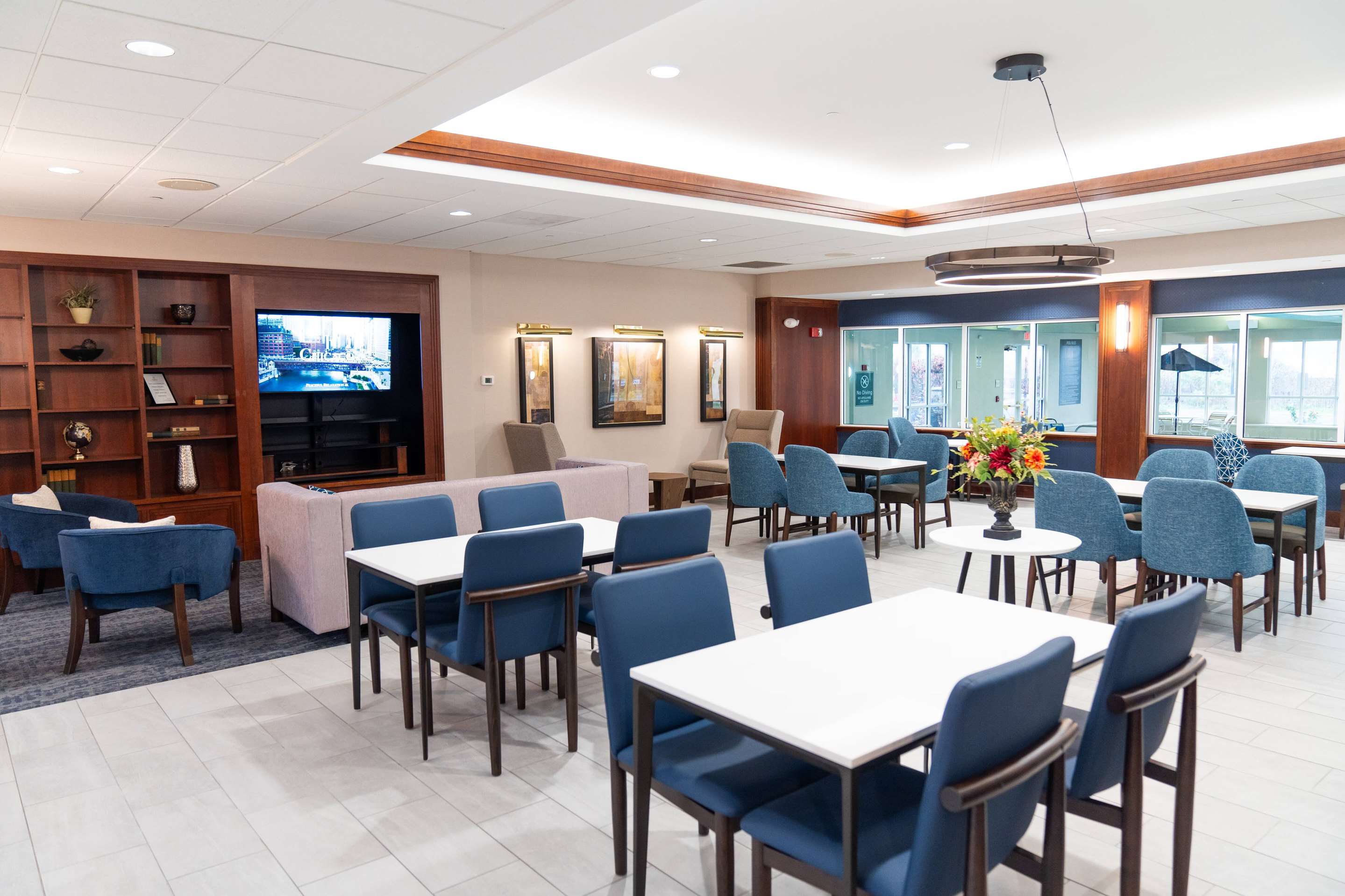 Breakfast Area | La Quinta Inn & Suites by Wyndham Bannockburn-Deerfield