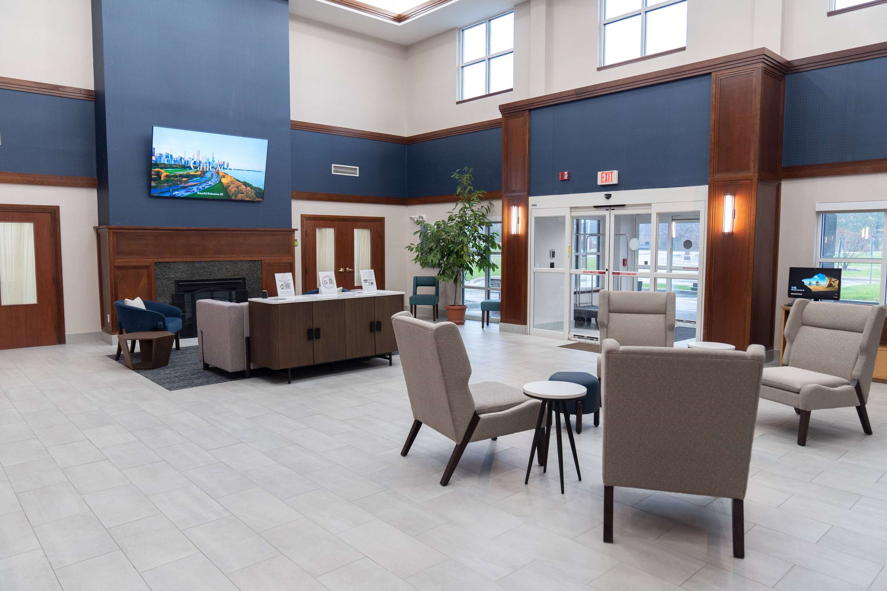 Lobby | La Quinta Inn & Suites by Wyndham Bannockburn-Deerfield