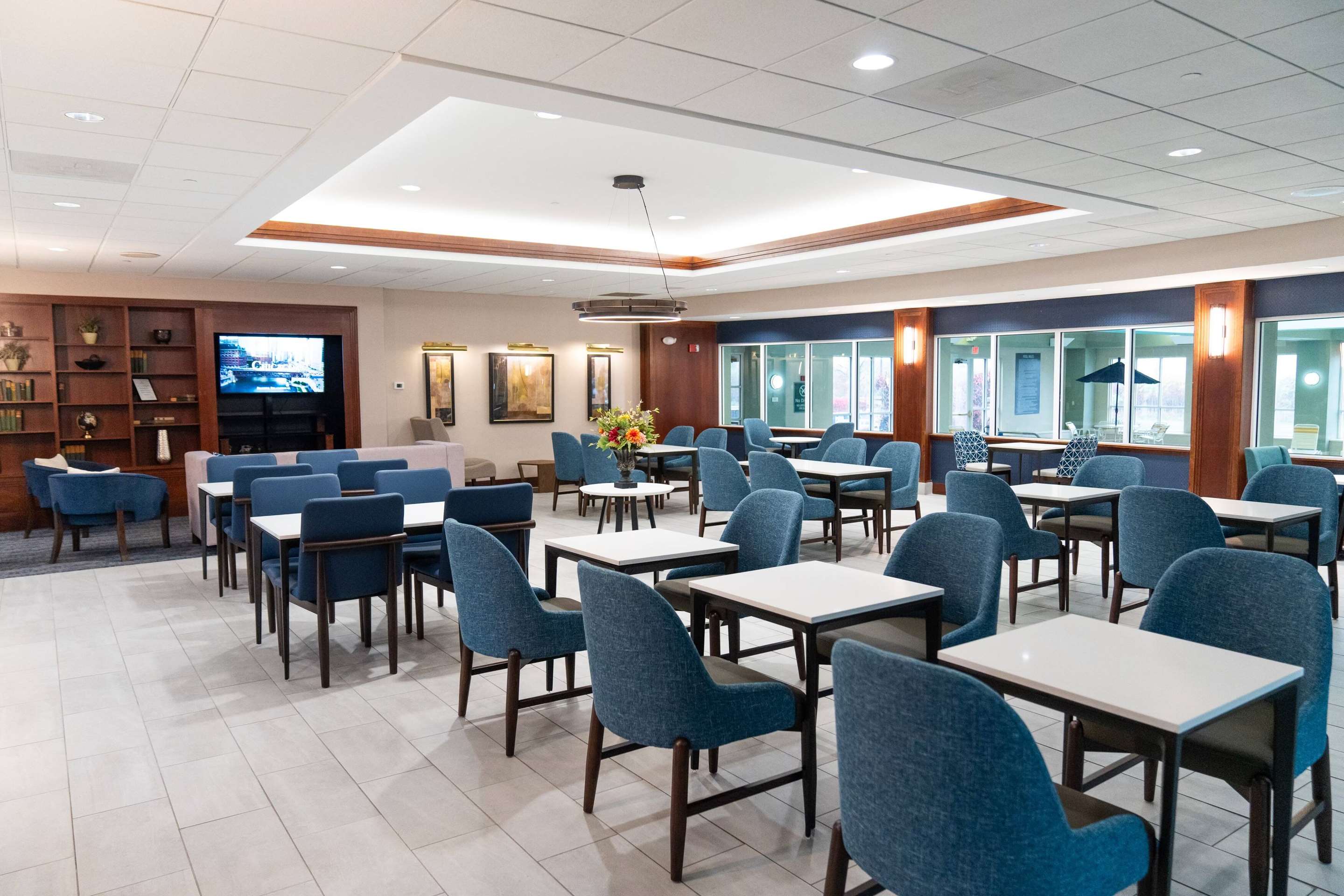Breakfast Area | La Quinta Inn & Suites by Wyndham Bannockburn-Deerfield