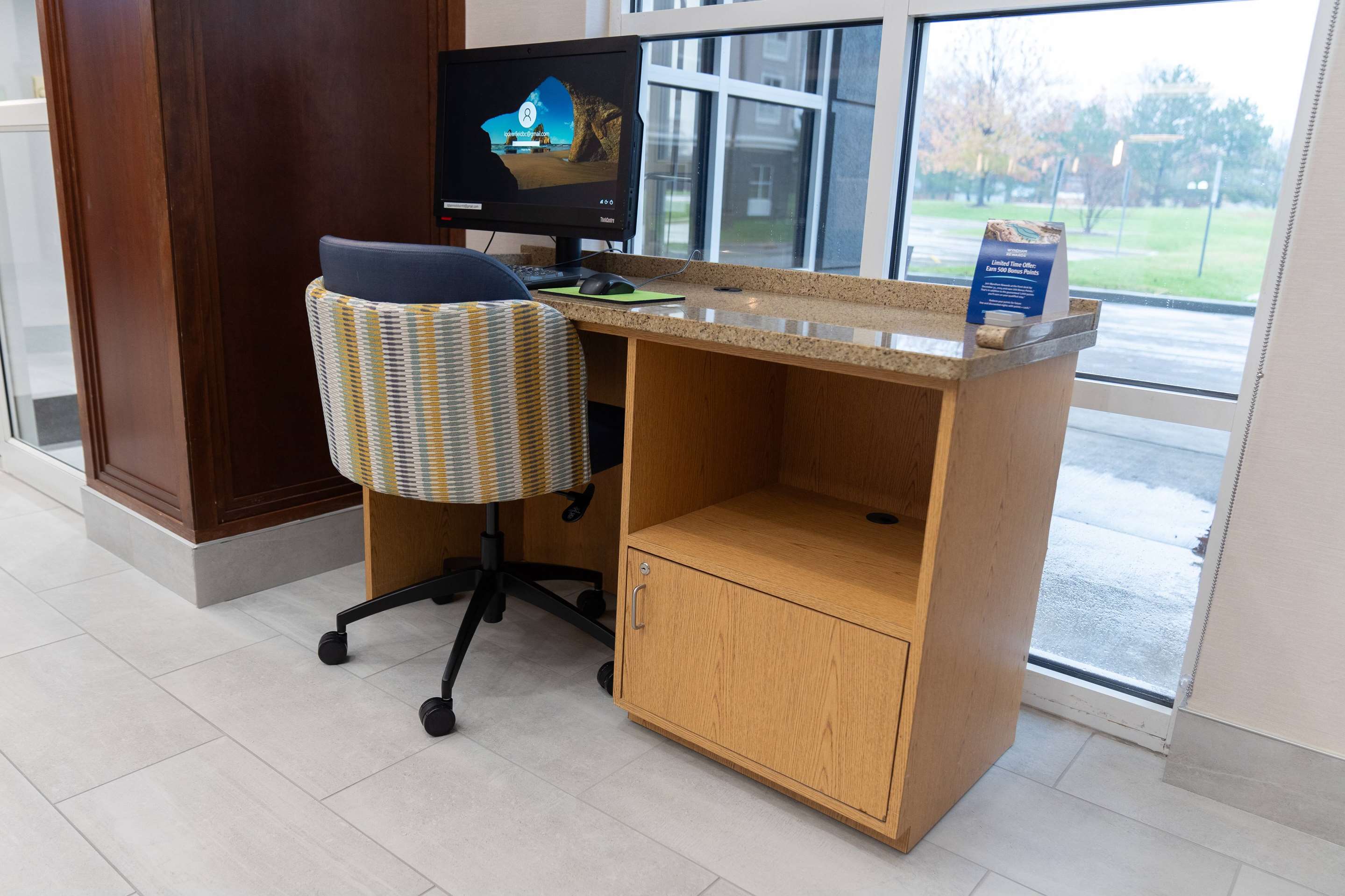 Business Center | La Quinta Inn & Suites by Wyndham Bannockburn-Deerfield