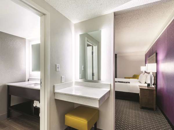 Suite - La Quinta Inn & Suites Sharonville - I-75, Exit 15