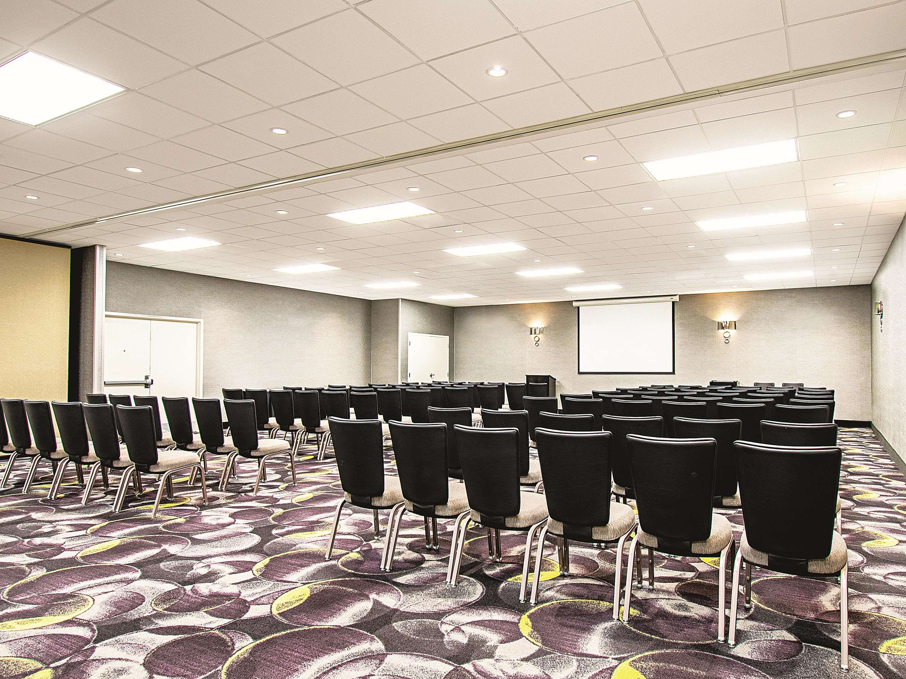 Meeting Room | La Quinta Inn & Suites by Wyndham Cincinnati Sharonville