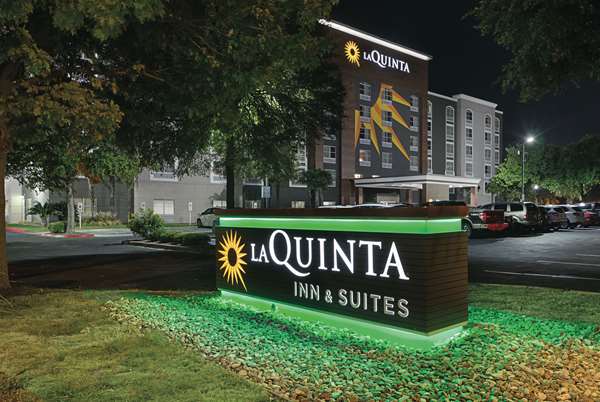 Exterior view - La Quinta Inn & Suites Downtown San Antonio - I-10 & I-35, Exit 155B