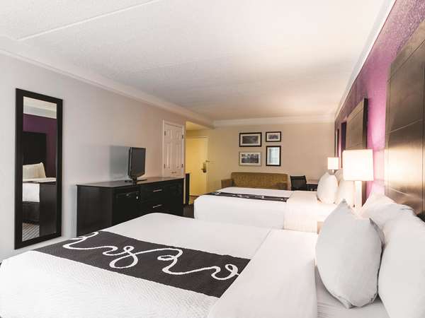  - La Quinta Inn & Suites Downtown San Antonio - I-10 & I-35, Exit 155B