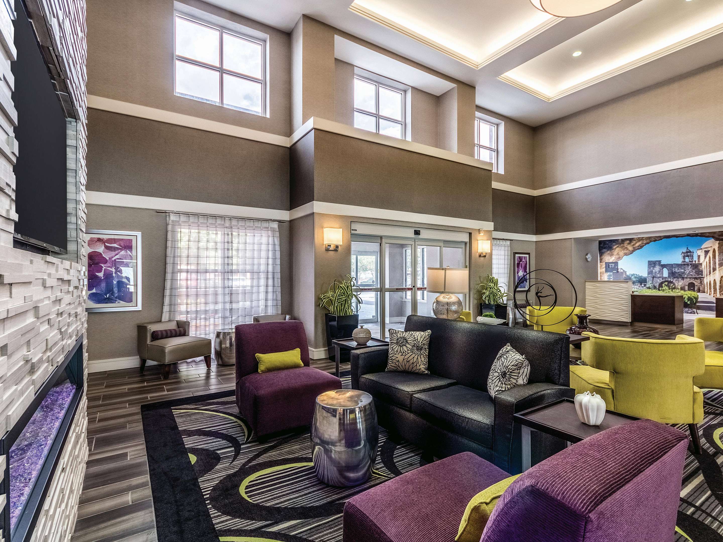 Lobby | La Quinta Inn & Suites by Wyndham San Antonio Downtown