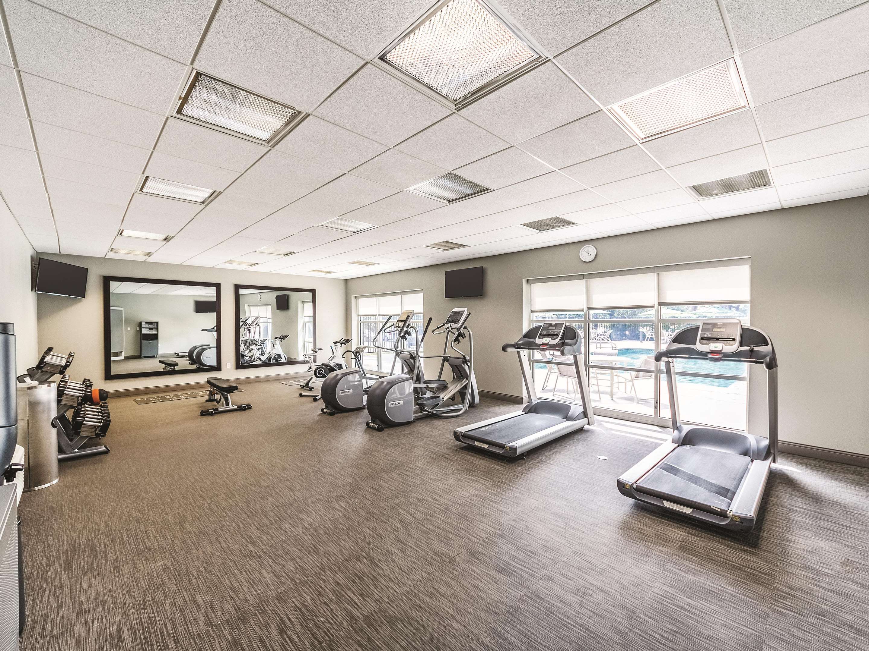 Health club fitness center gym | La Quinta Inn & Suites by Wyndham San Antonio Downtown
