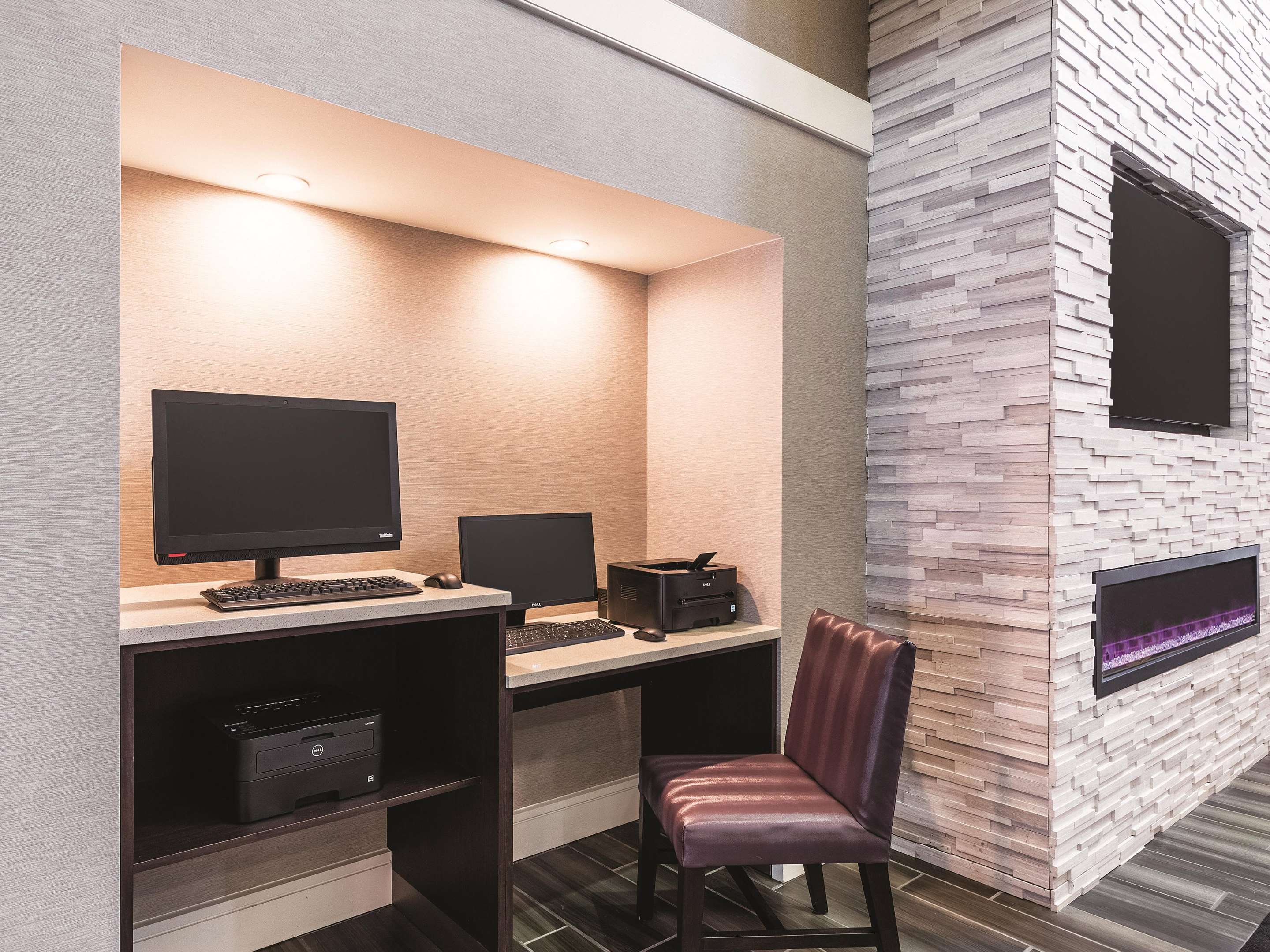 Business Center | La Quinta Inn & Suites by Wyndham San Antonio Downtown