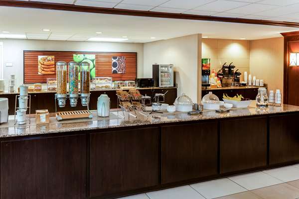 Amenities - La Quinta Inn & Suites Glendale