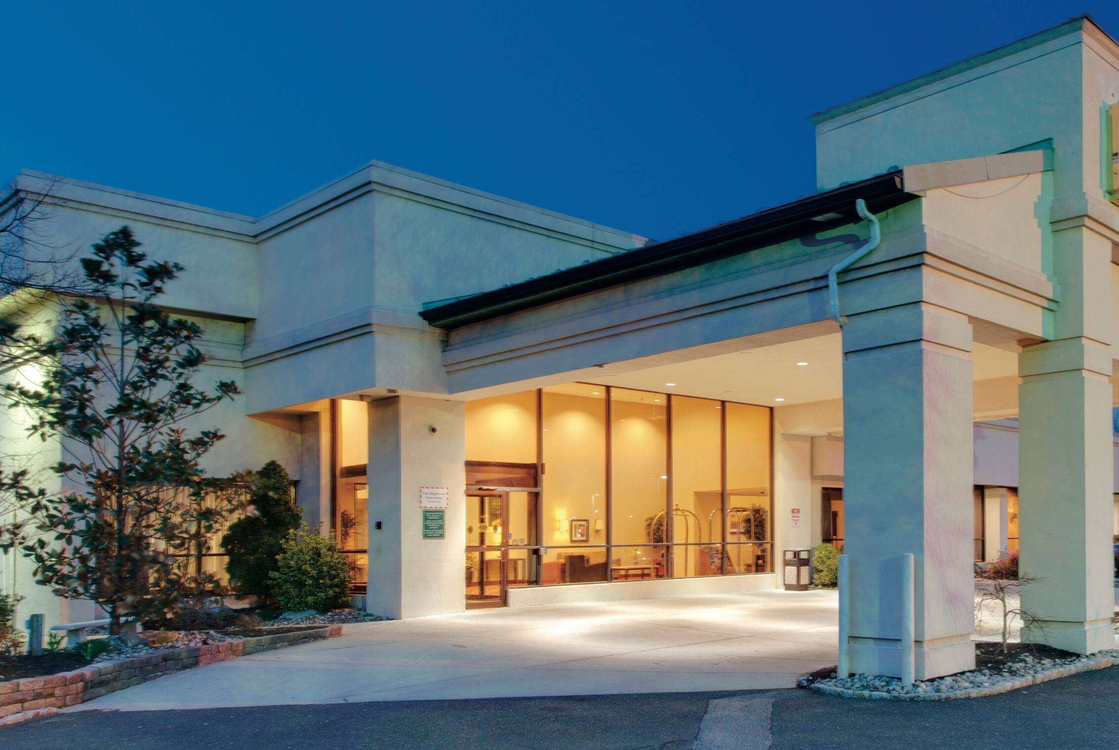 Exterior | La Quinta Inn & Suites by Wyndham Fairfield NJ