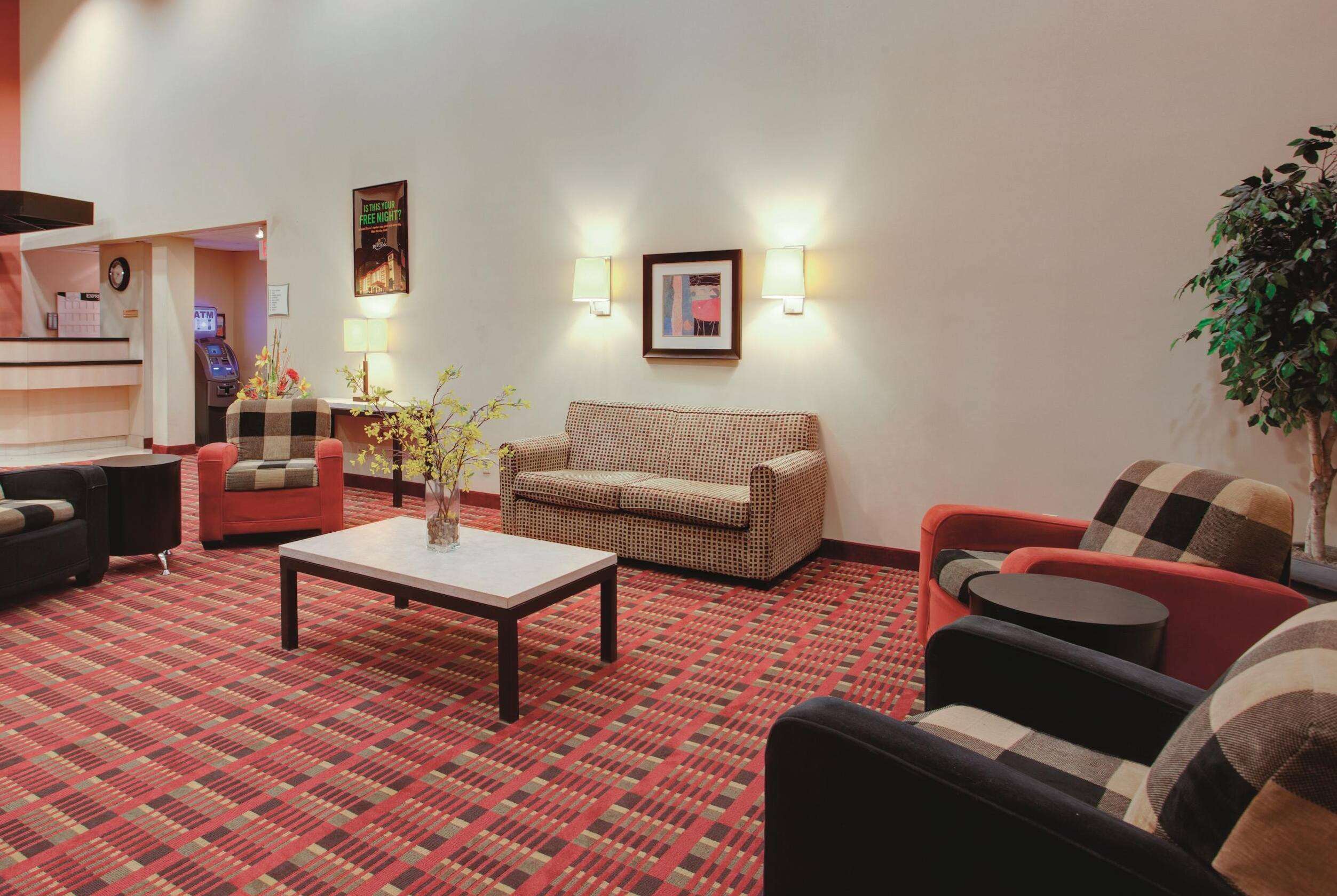 Lobby | La Quinta Inn & Suites by Wyndham Fairfield NJ