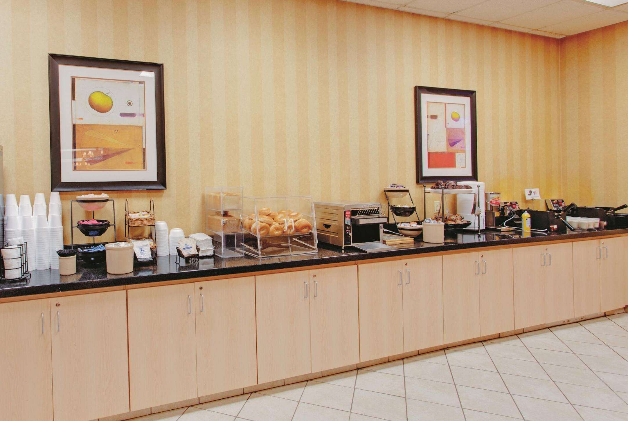 Property amenity | La Quinta Inn & Suites by Wyndham Fairfield NJ