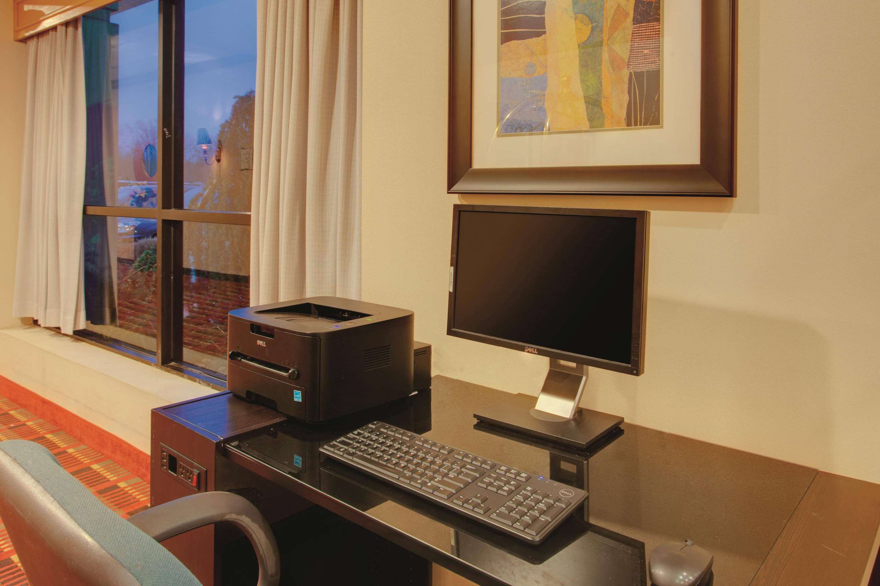 Business Center | La Quinta Inn & Suites by Wyndham Fairfield NJ